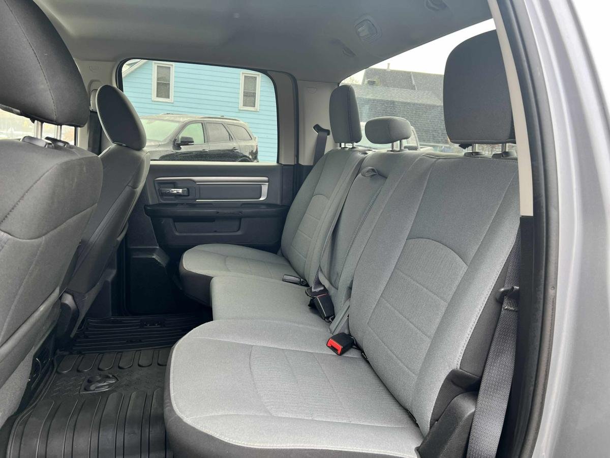 2022 RAM 1500 Classic Silver Lac Mégantic - photo #9
