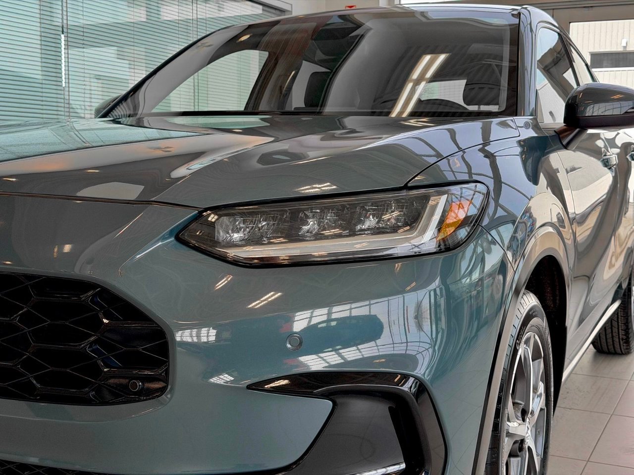 2023 Honda HR-V Green Notre-Dame-des-Prairies - photo #5