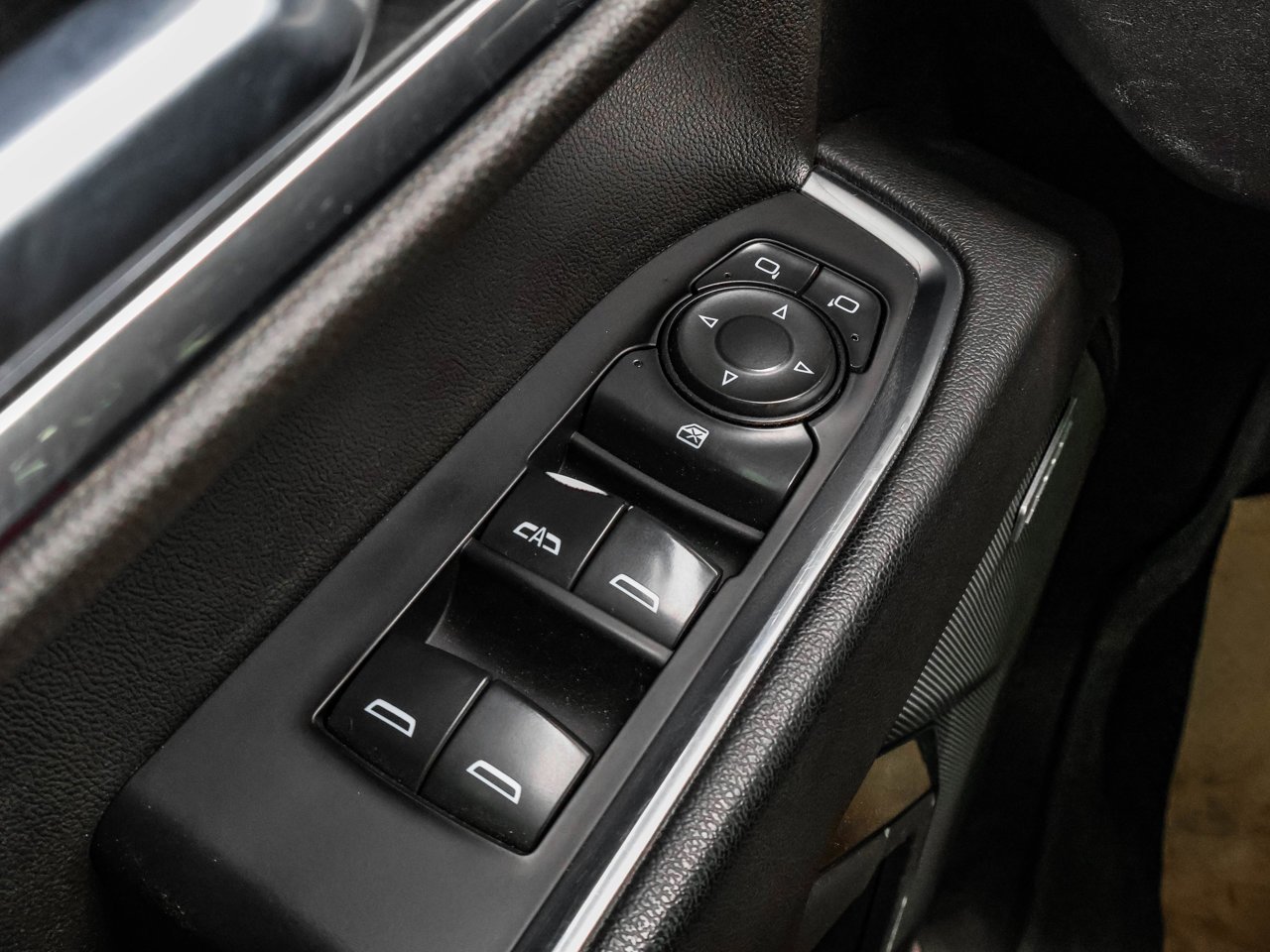2022 Chevrolet Silverado 1500 4WD Crew Cab 147 LT Trail Boss White Sherwood Park - photo #19