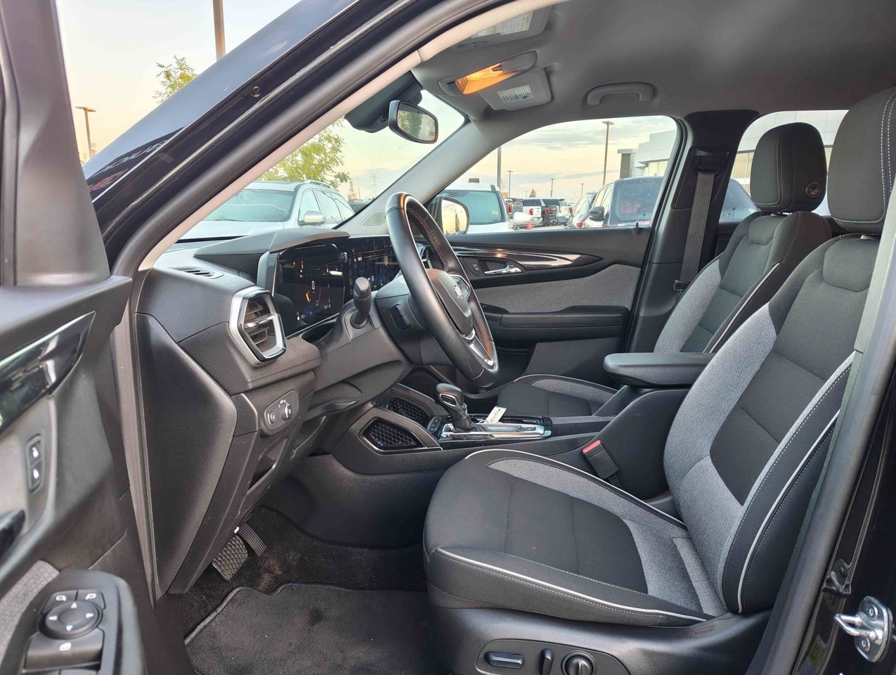 2024 Chevrolet Trailblazer FWD 4dr LT Black Sherwood Park - photo #7