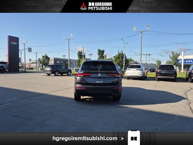 Mitsubishi Outlander 2024 Gris Laval - photo #8