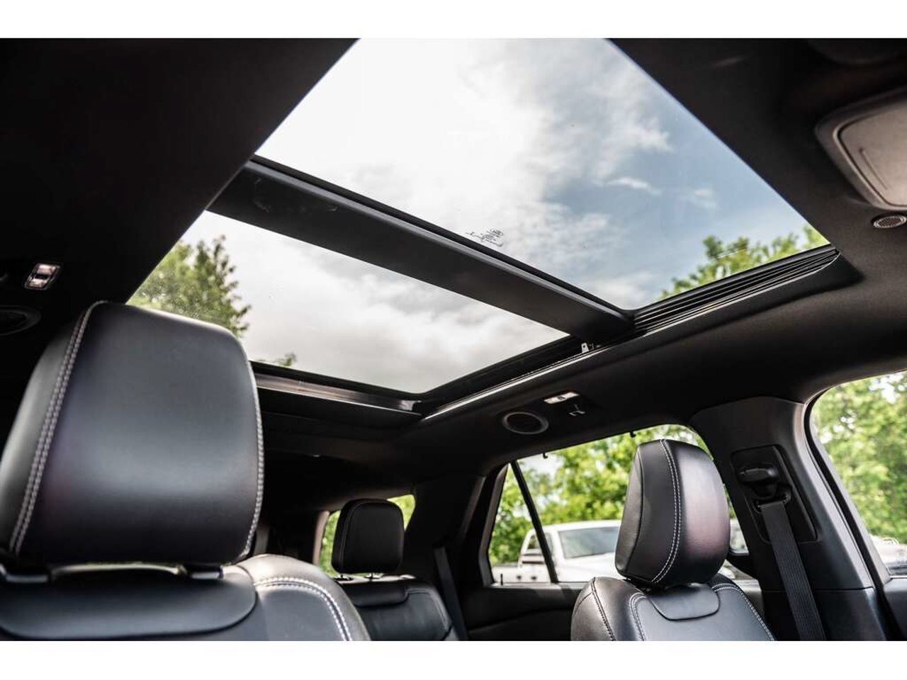 2022 Ford Explorer Red Sainte-Julienne - photo #38