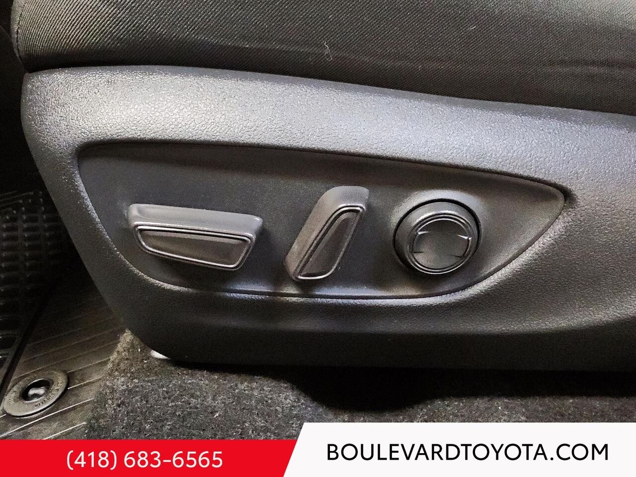 Toyota RAV4 99855A-135 | XLE, AWD 2025 Gris Québec - photo #9