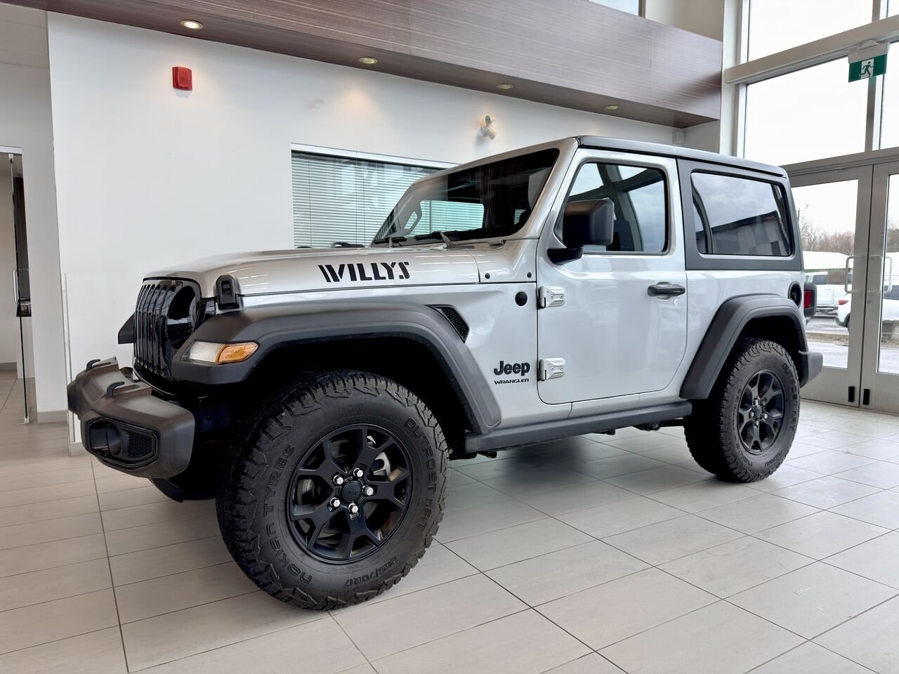2022 Jeep Wrangler Silver Notre-Dame-des-Prairies - photo #3