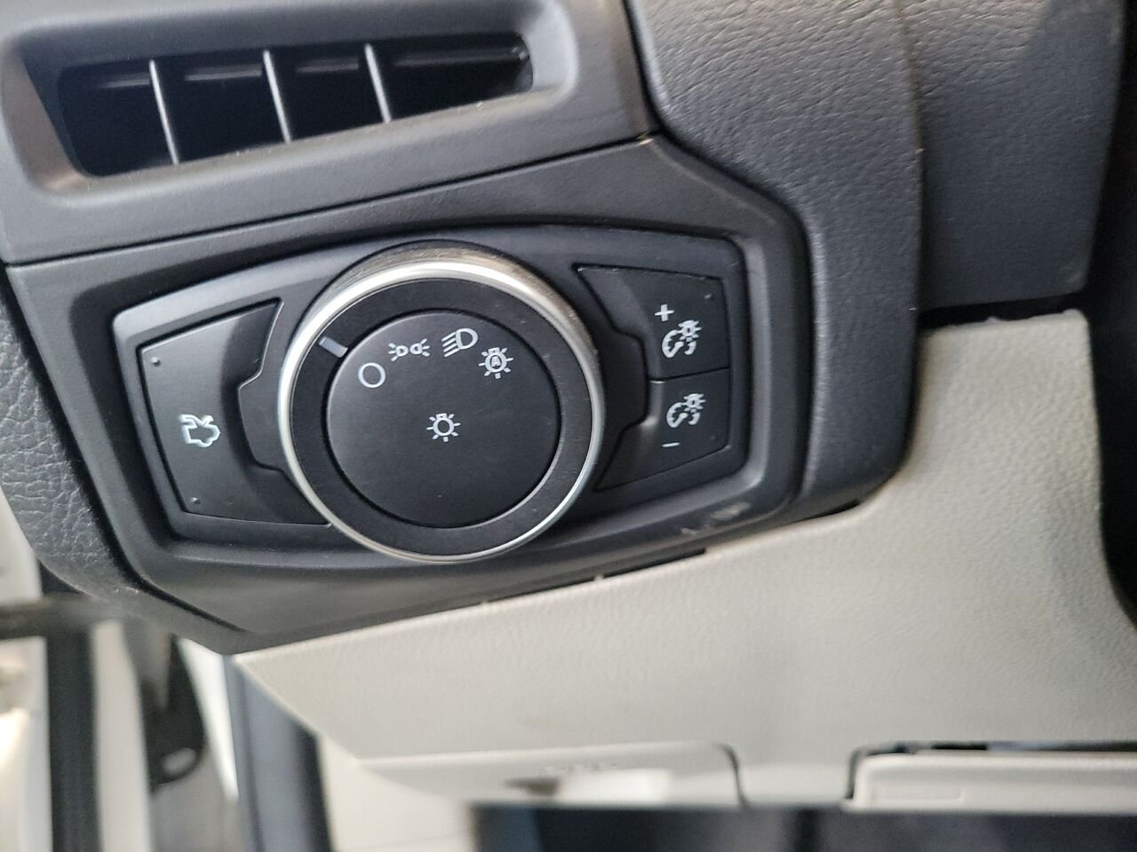 2016 Ford Focus Electric White  - photo #15
