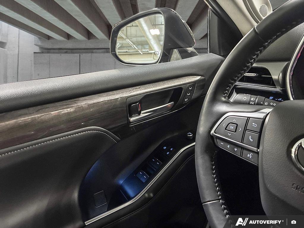 2021 Toyota Highlander 2601587A | Limited Edmonton - photo #16