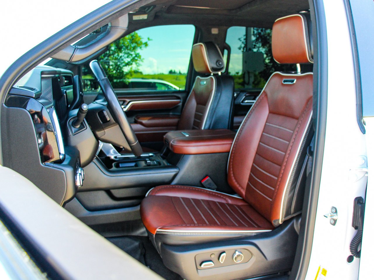 2024 GMC Sierra 3500HD 4WD Crew Cab 159 Denali Ultimate White Sherwood Park - photo #30
