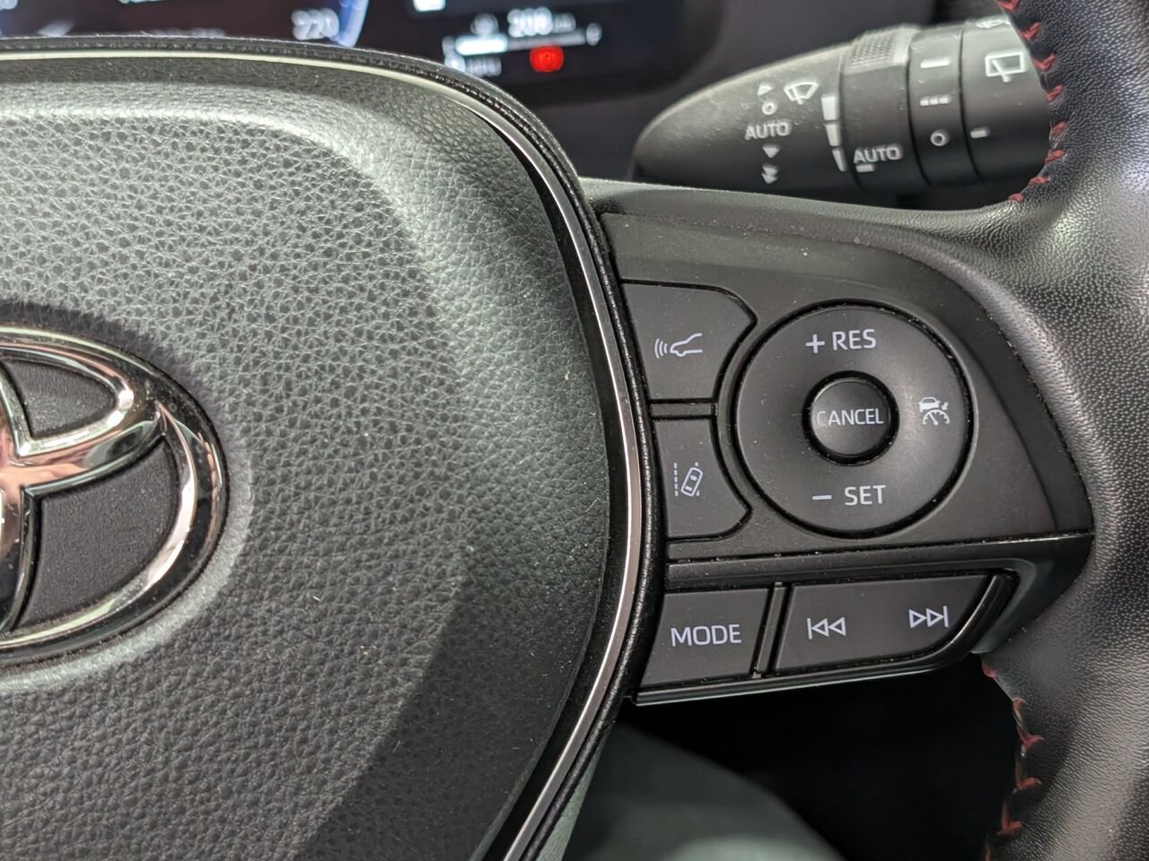 Toyota RAV4 Prime XSE PRIME-HYBRIDE BRANCHABLE/SIÈGES CHAUFFANTS/TOIT OUVRANT/VOLANT CHAUFFANT/AC BIZONE 2023 Blanc Sherbrooke - photo #13