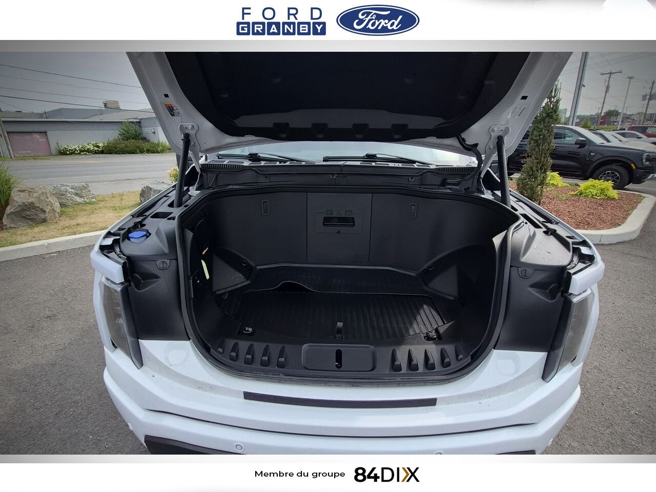 2024 Ford F-150 Lightning White Granby - photo #13