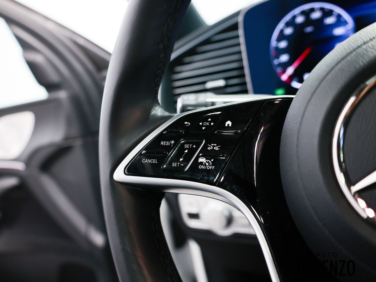 2026 Mercedes-Benz GLS White Saint-Eustache - photo #14