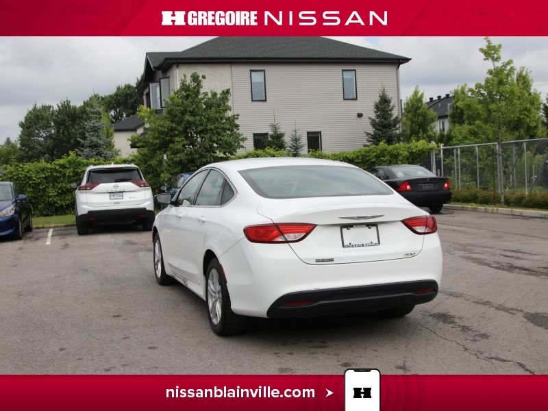 2015 Chrysler 200 White Laval - photo #4