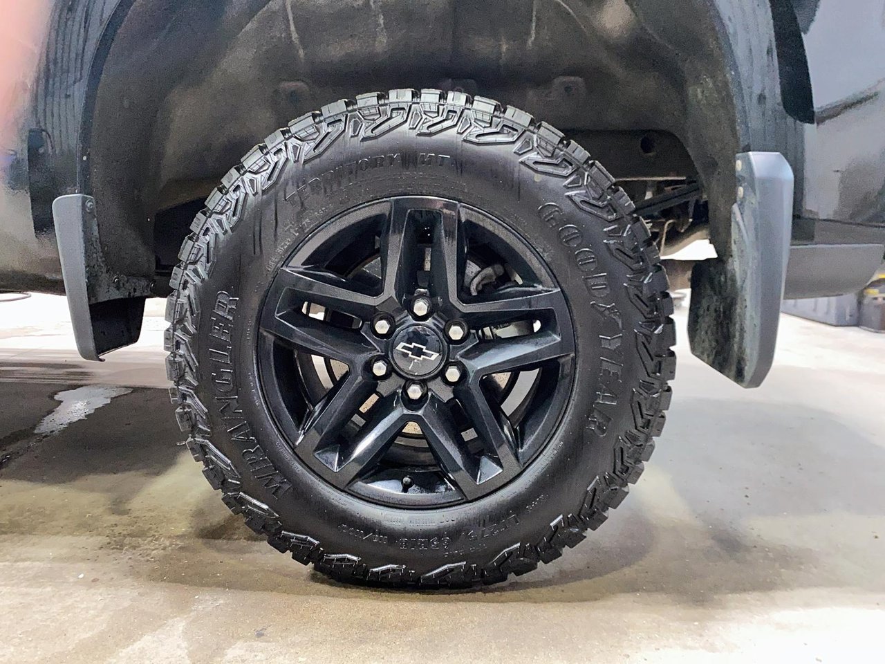 2024 Chevrolet Silverado 1500 VIN 3GCUDCE8XRG199718 Black Chicoutimi - photo #5