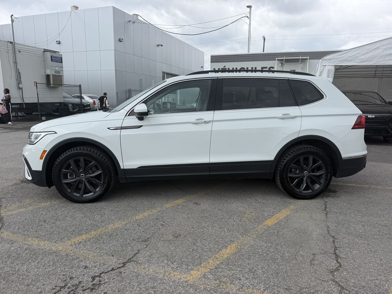 2024 Volkswagen Tiguan Comfortline 4MOTION White Laval - photo #1
