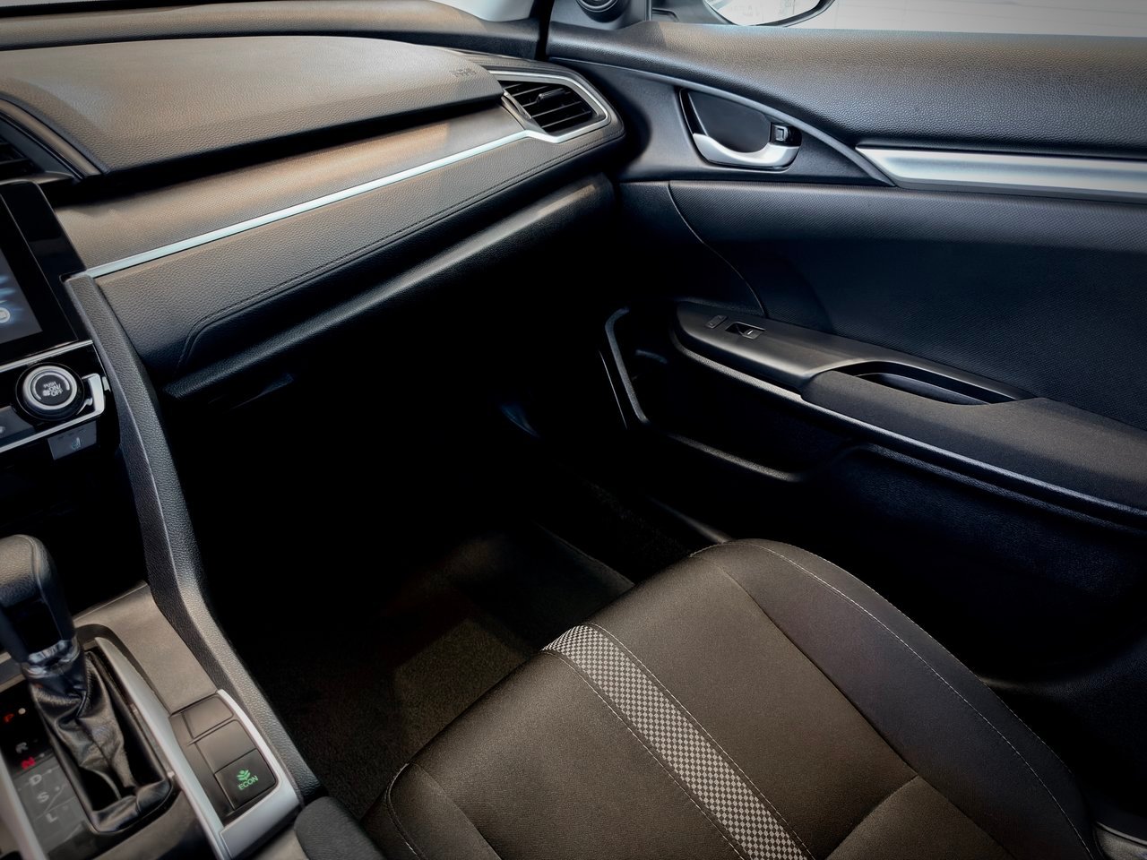 2019 Honda Civic Sedan White Notre-Dame-des-Prairies - photo #17