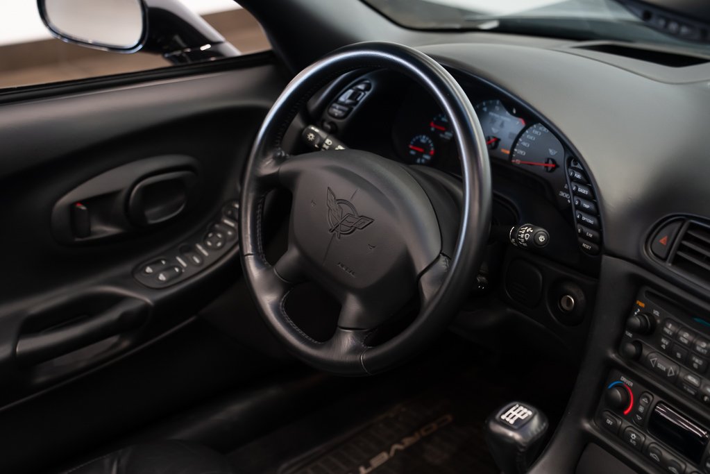 2002 Chevrolet Corvette Black Montreal - photo #27
