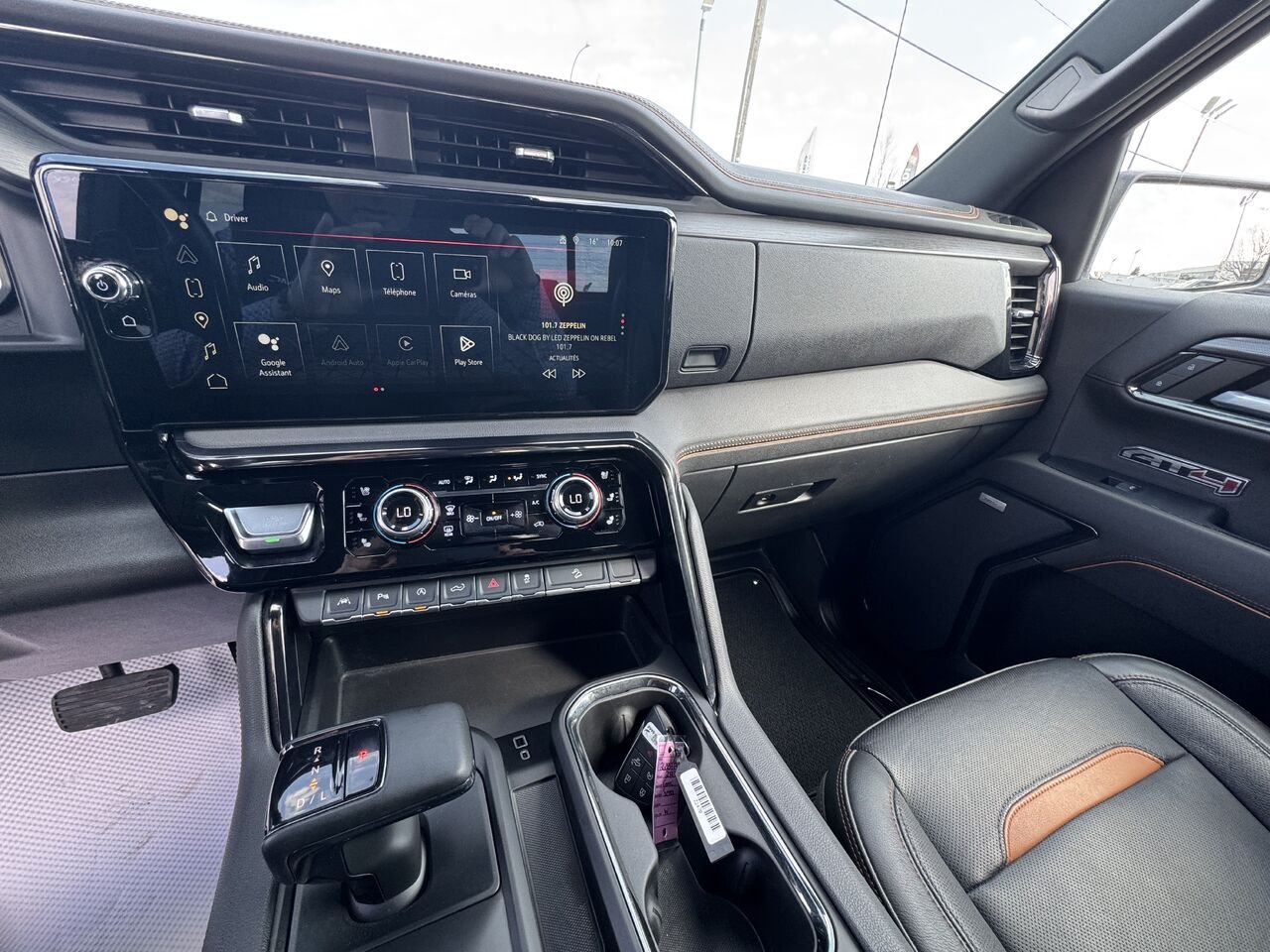 2023 GMC SIERRA 1500 AT4 AT4 cabine multiplace 4RM 157 po White Gatineau - photo #8