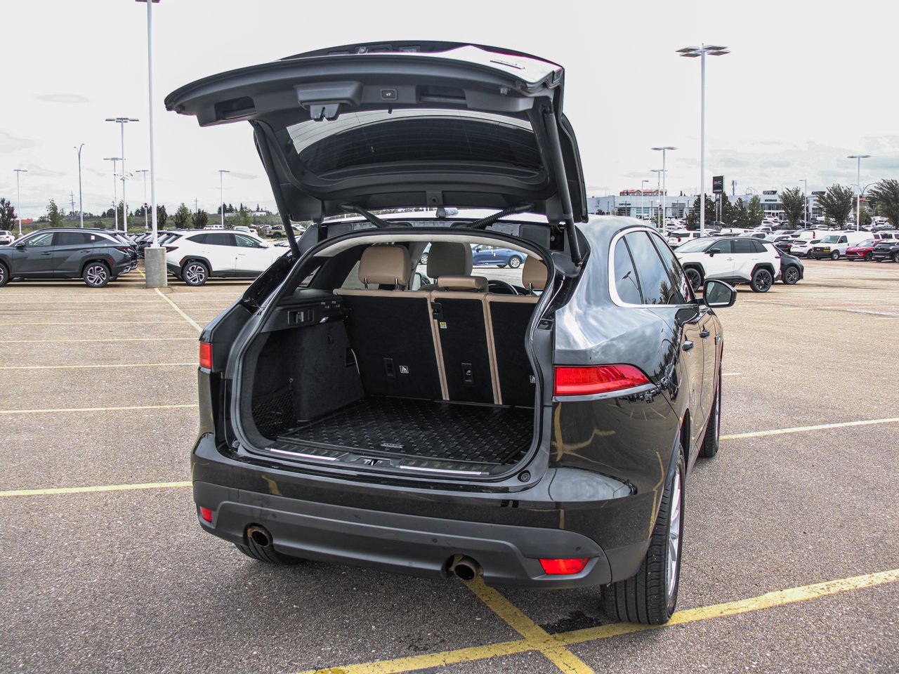 2020 Jaguar F-PACE 25t AWD Premium Black Sherwood Park - photo #7