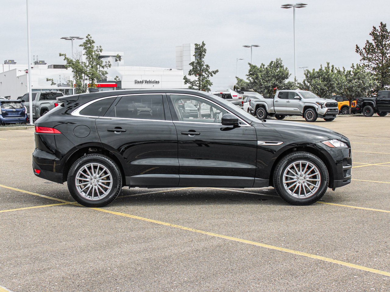 2020 Jaguar F-PACE 25t AWD Premium Black Sherwood Park - photo #9