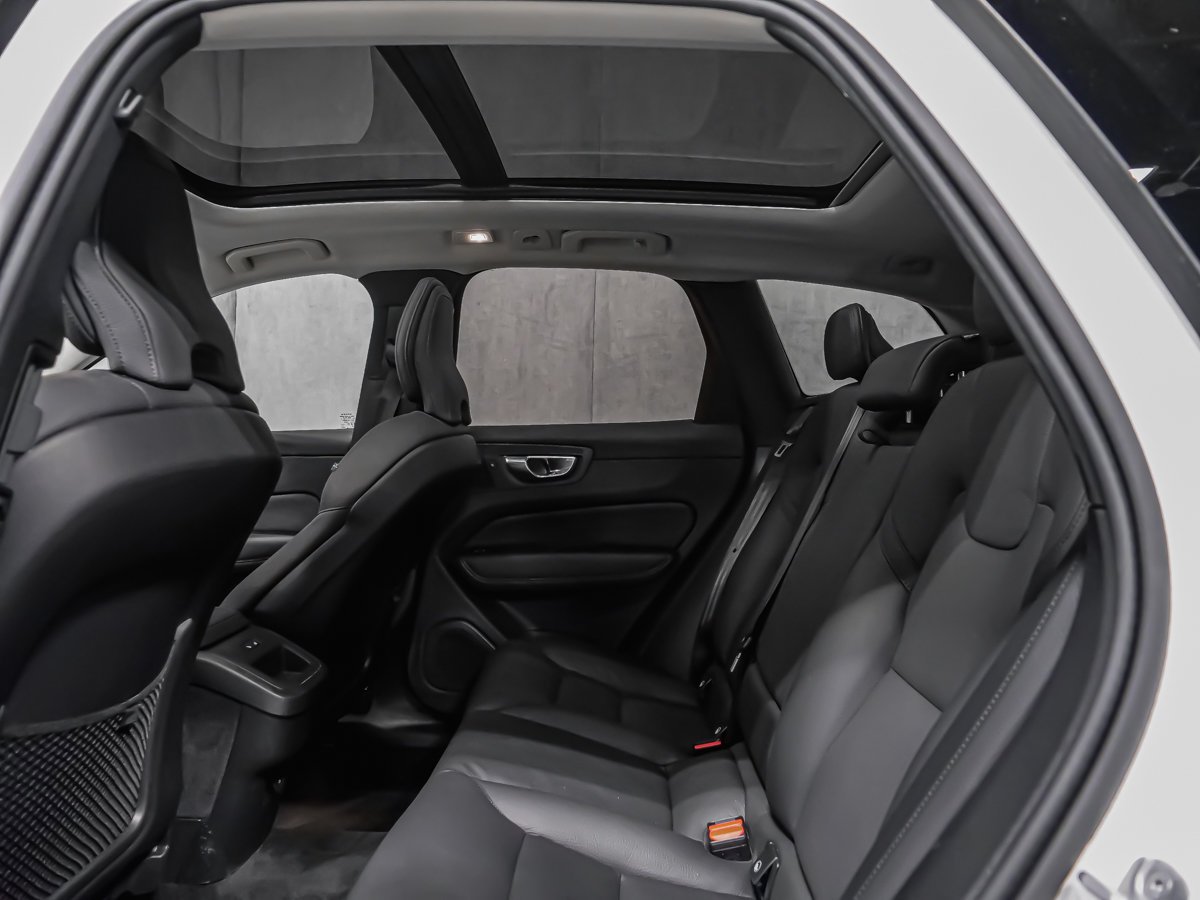 Volvo XC60 B5 PLUS DARK CLIMAT MAGS 20PO 2025 Blanc Montréal - photo #9