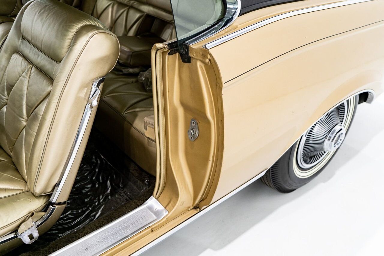 1969 Lincoln Continental Only 687 miles from new. Unrestored example **PRICE IN USD** Gold Montreal - photo #69