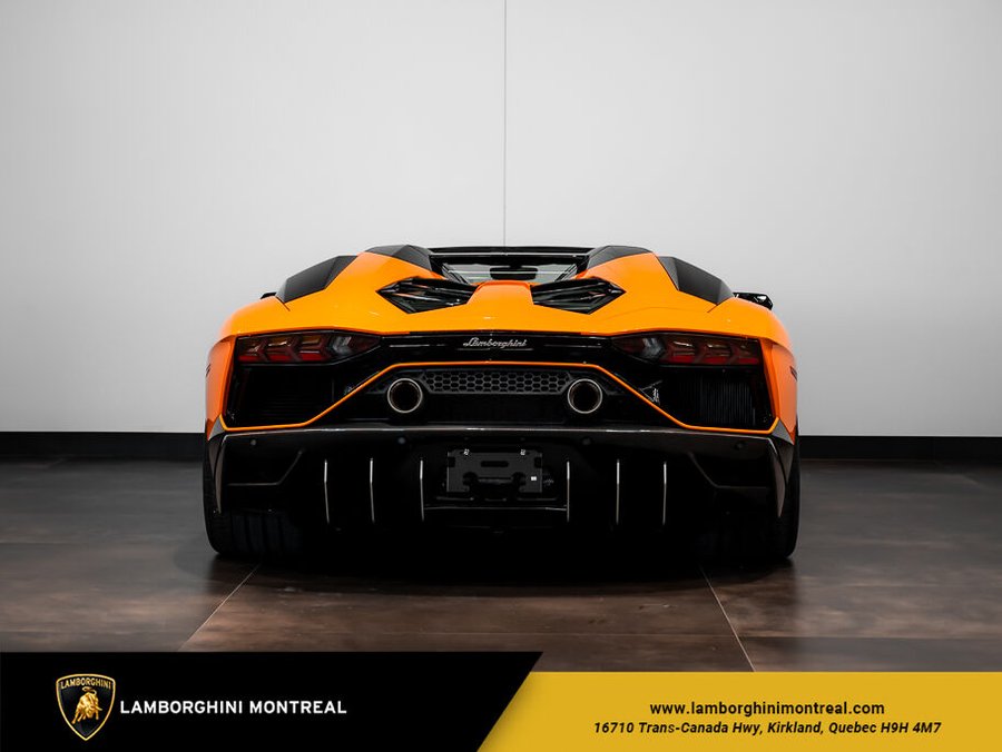 2022 Lamborghini Aventador 2022 Orange