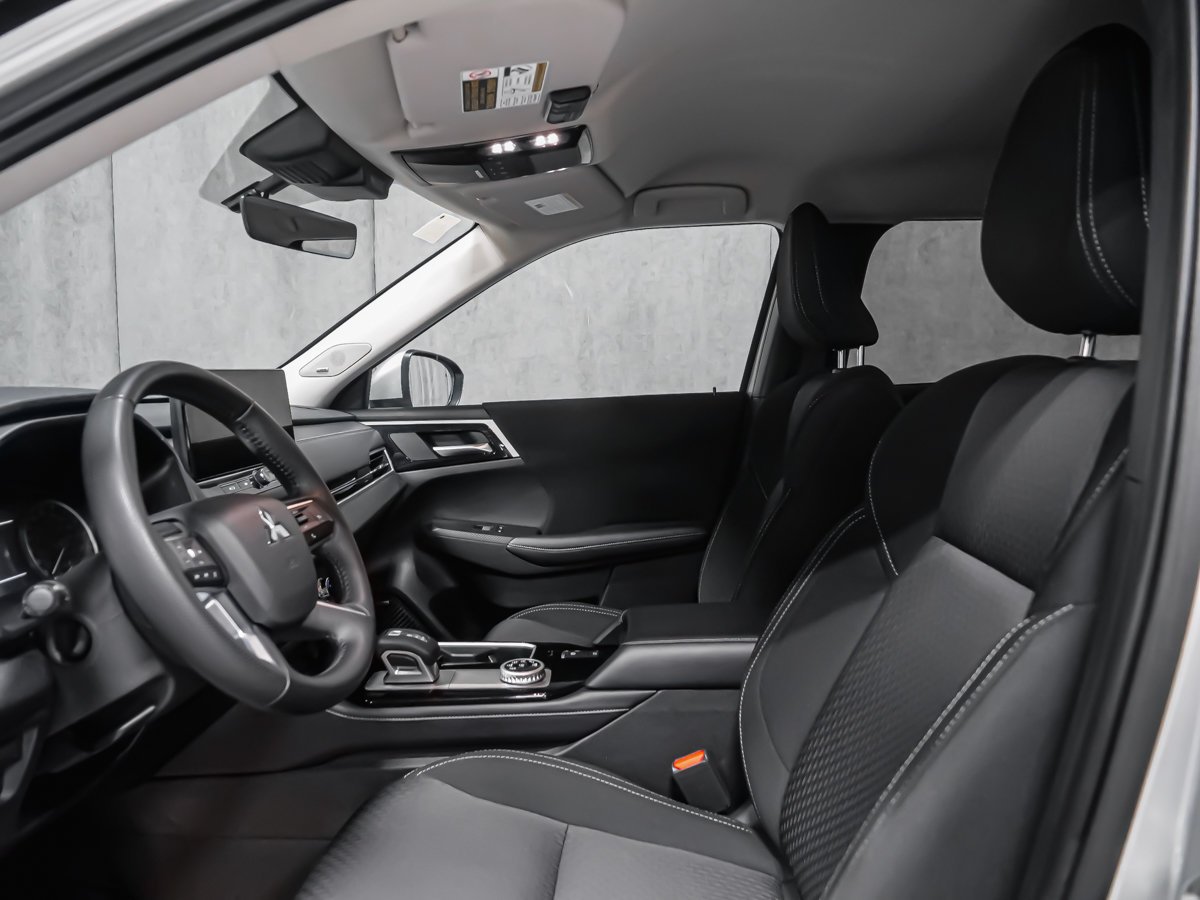 Mitsubishi Outlander ES S-AWC SIEGES CHAUFFANTS APPLE CARPLAY 2025 Gris Montréal - photo #12