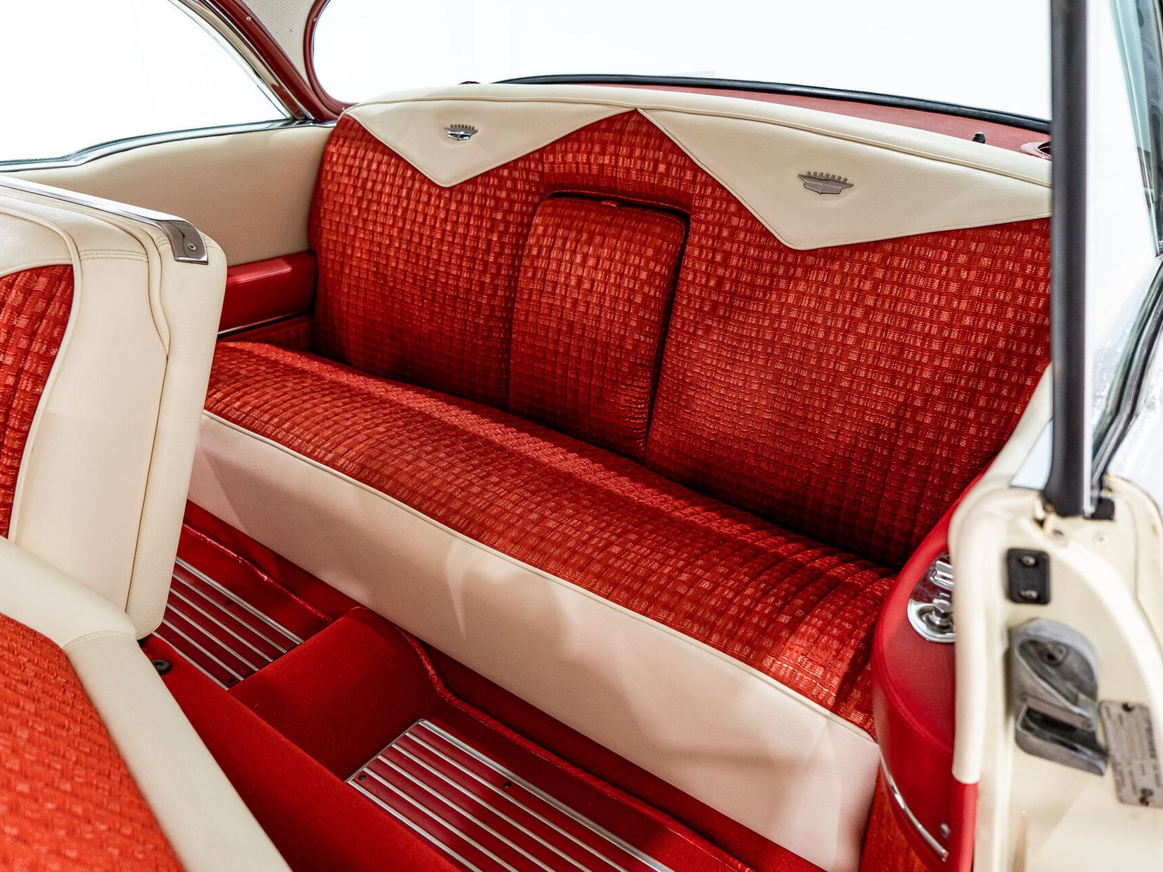 1956 Cadillac Eldorado Seville With Factory A/C | PRIX EN USD White Montreal - photo #13