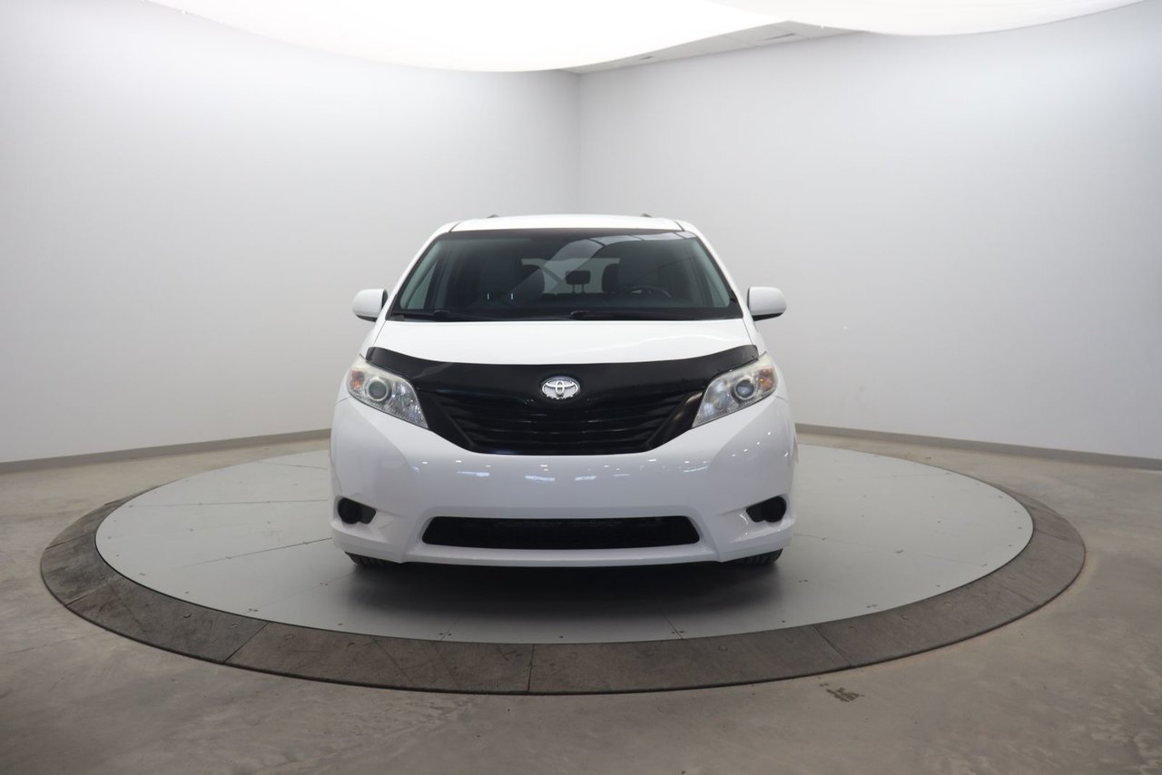 2016 Toyota Sienna VIN 5TDZK3DC0GS693246 White Chicoutimi - photo #1