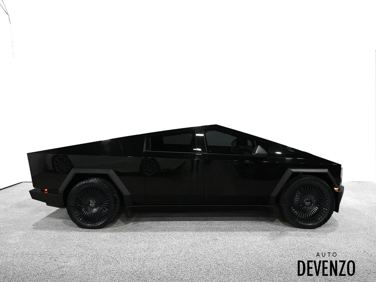 2024 Tesla Cybertruck Silver Saint-Eustache - photo #1