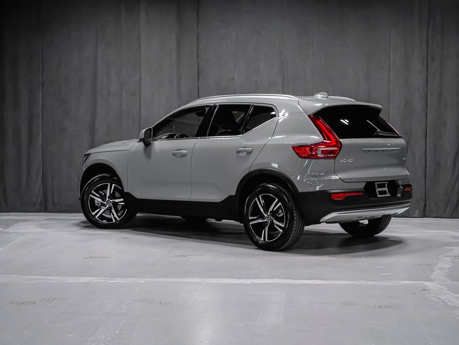 2025 Volvo XC40 B5 CORE BRIGHT CLIMATE Grey