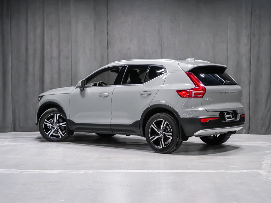 2025 Volvo XC40 B5 CORE BRIGHT CLIMATE Grey