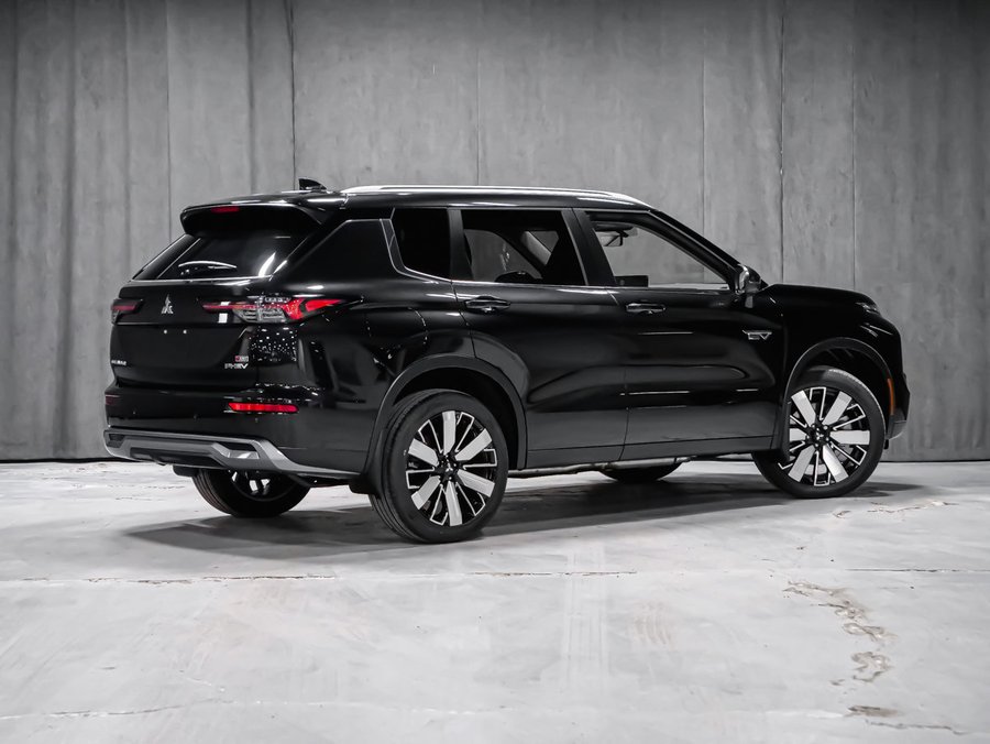 2026 Mitsubishi Outlander Plug-In Hybrid SEL Black Diamond Premium Finish