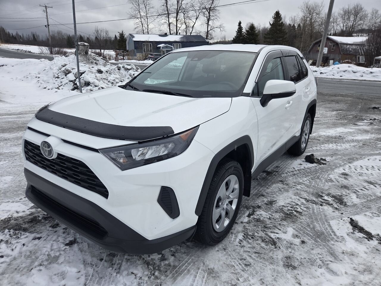 Toyota RAV4 LE TI 2023 blanc Lac-Etchemin - photo #0