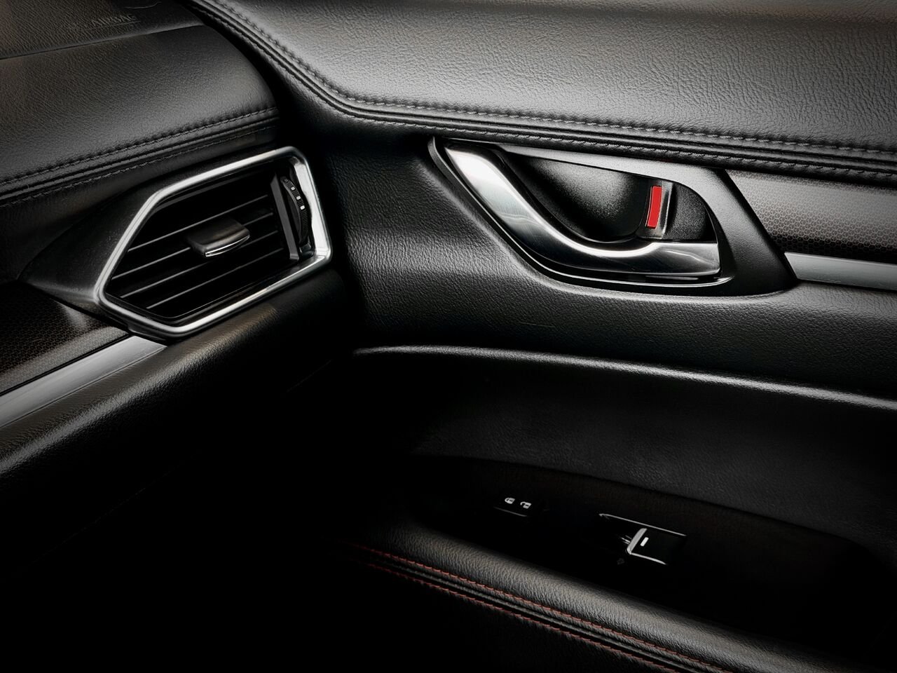2022 Mazda CX-5 Red Notre-Dame-des-Prairies - photo #35