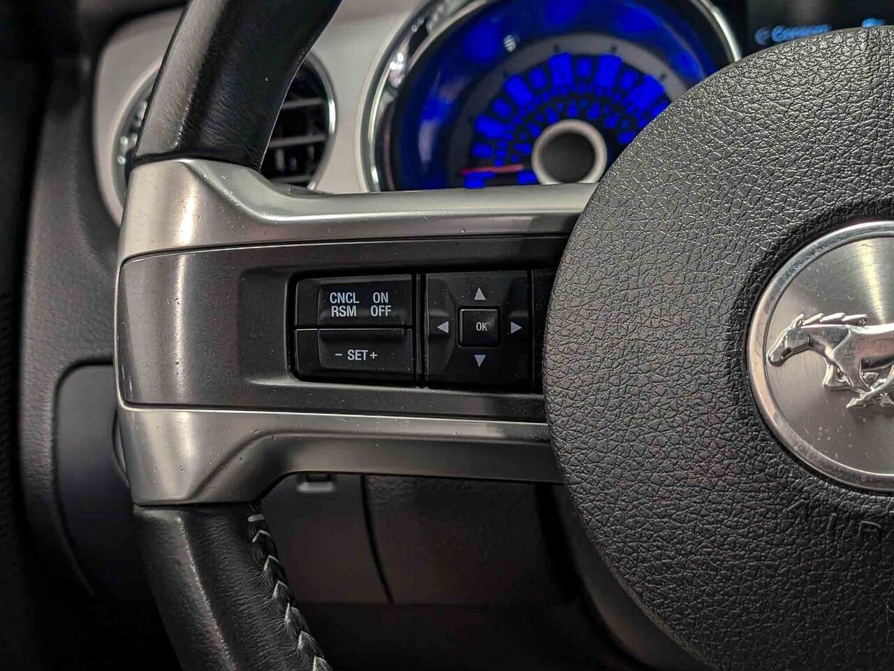 Ford MUSTANG Convertible V6 Premium Automatique 2013 Blanc Sherbrooke - photo #21