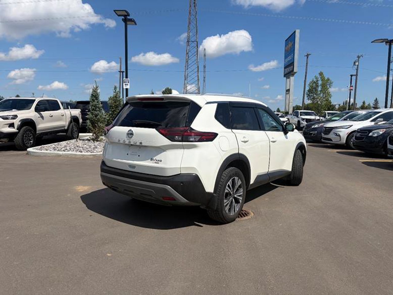 2021 Nissan Rogue AWD SV White Sherwood Park - photo #4