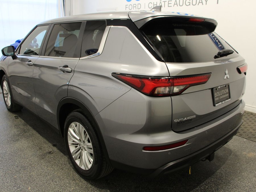 Mitsubishi Outlander ES AWD 2022 2022 Gris