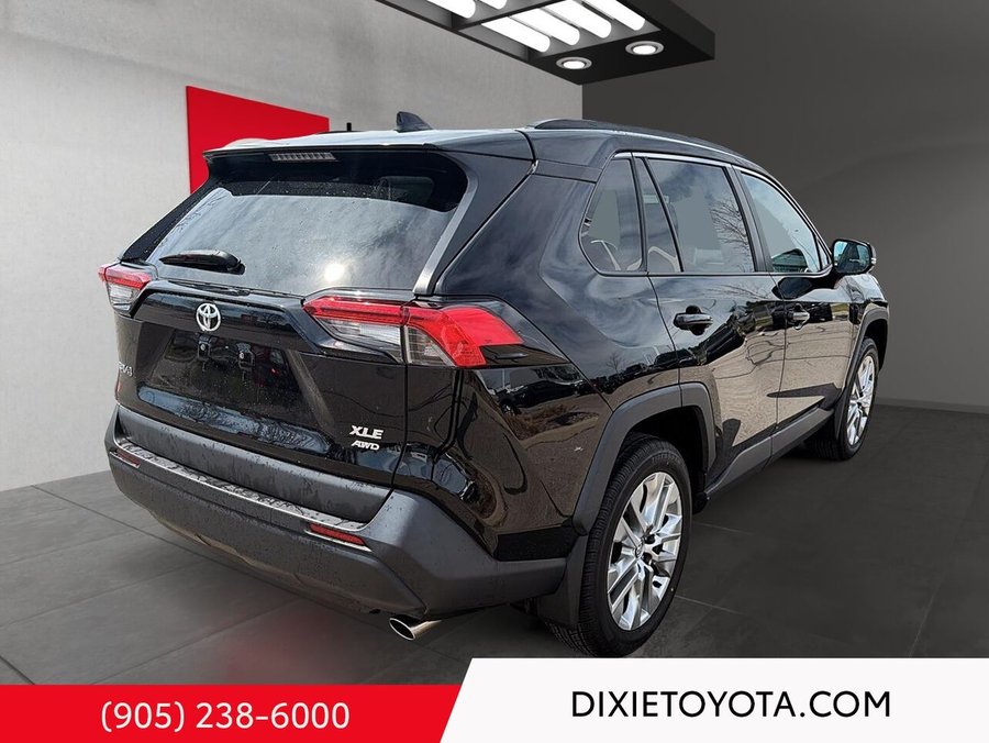 2021 Toyota RAV4 2021 Black