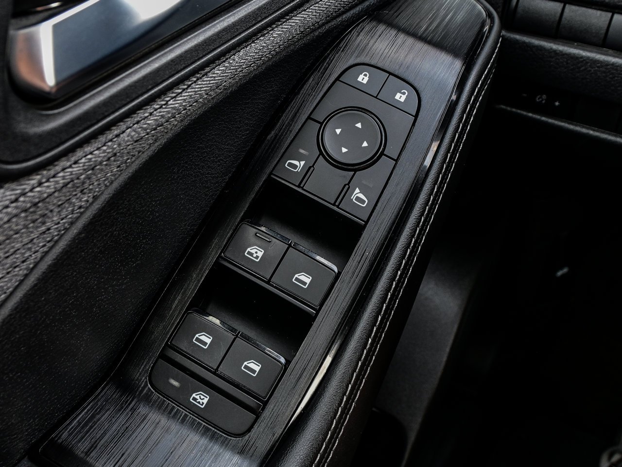2021 Nissan Rogue AWD SV Black Sherwood Park - photo #18