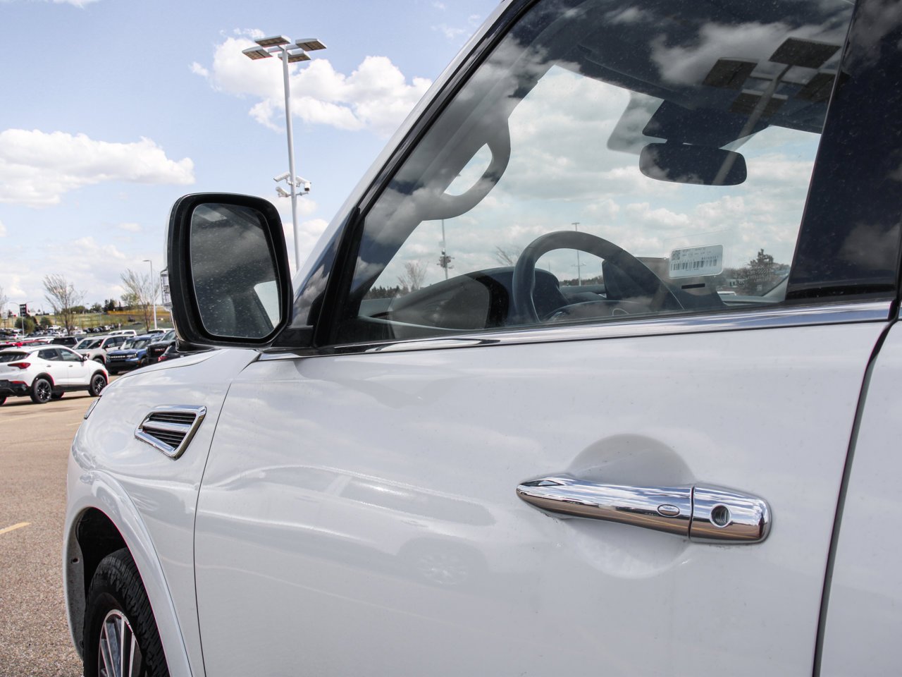 2024 Nissan Armada 4x4 SL White Sherwood Park - photo #12