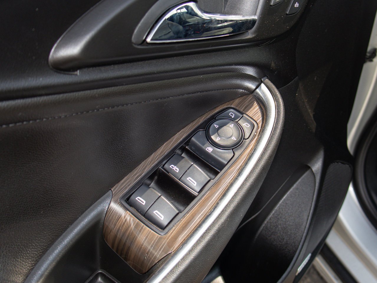 2020 Chevrolet Malibu 4dr Sdn Premier White Sherwood Park - photo #19