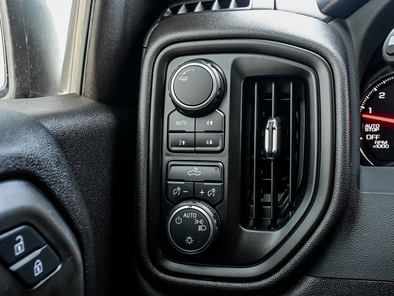 2024 Chevrolet Silverado 1500 4WD Crew Cab 147 Custom Trail Boss Black Sherwood Park - photo #27