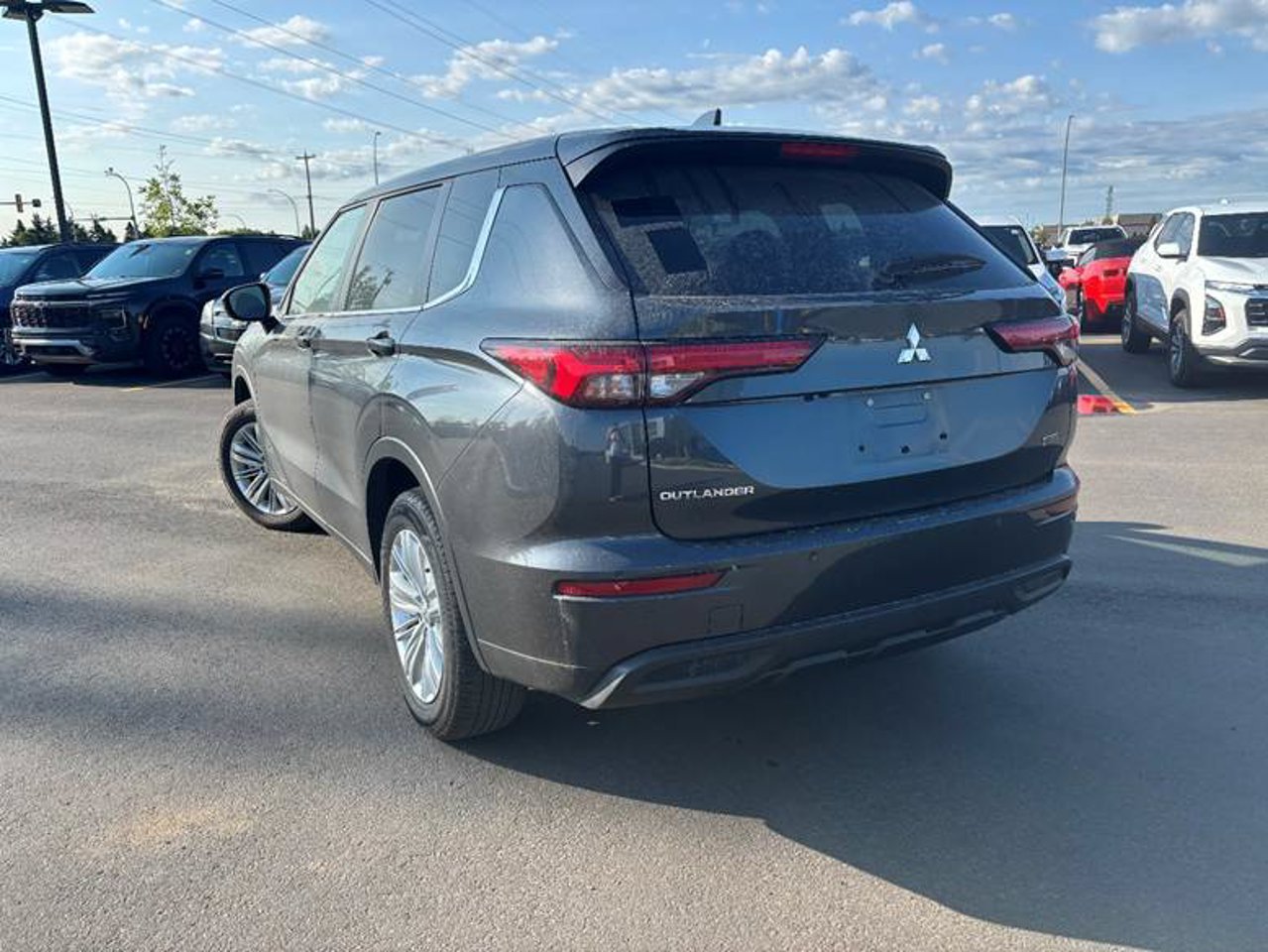 2024 Mitsubishi Outlander ES S-AWC Grey Sherwood Park - photo #3