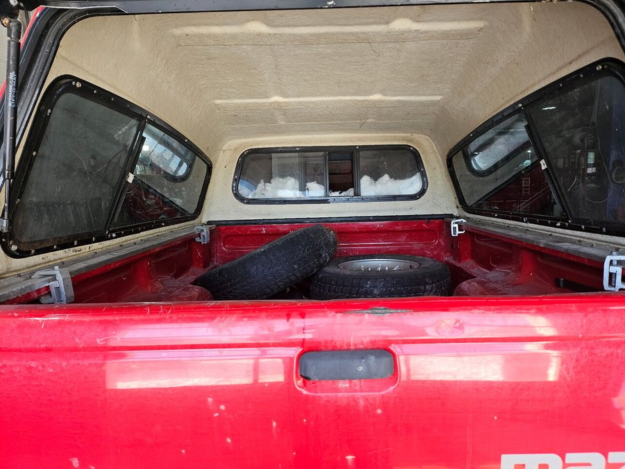 2004 Mazda B-Series 2WD Truck Cab Plus4 125" WB 3.0L Man SE Red