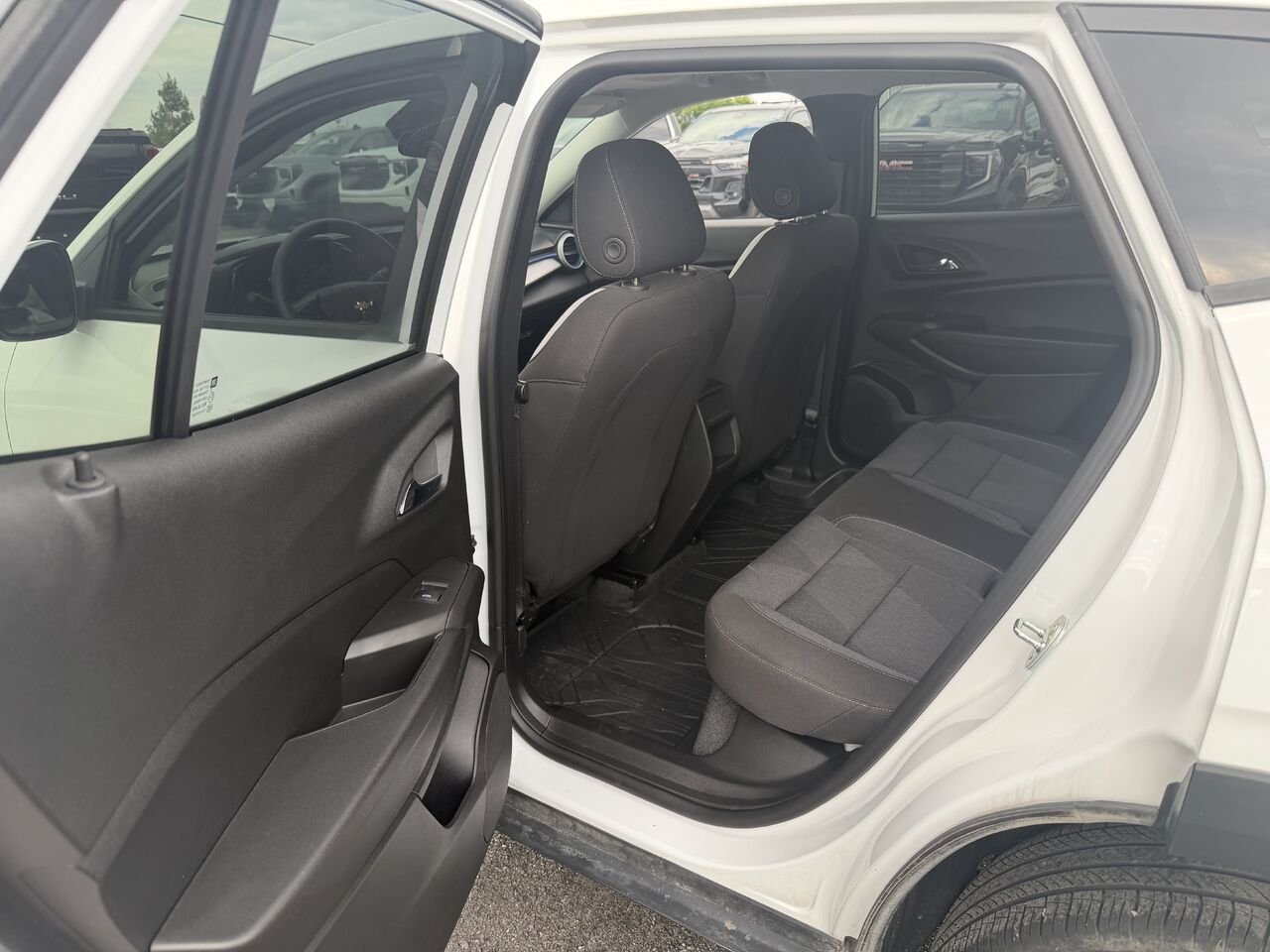 2024 CHEVROLET TRAX LS Traction avant 4 portes LS White Gatineau - photo #9
