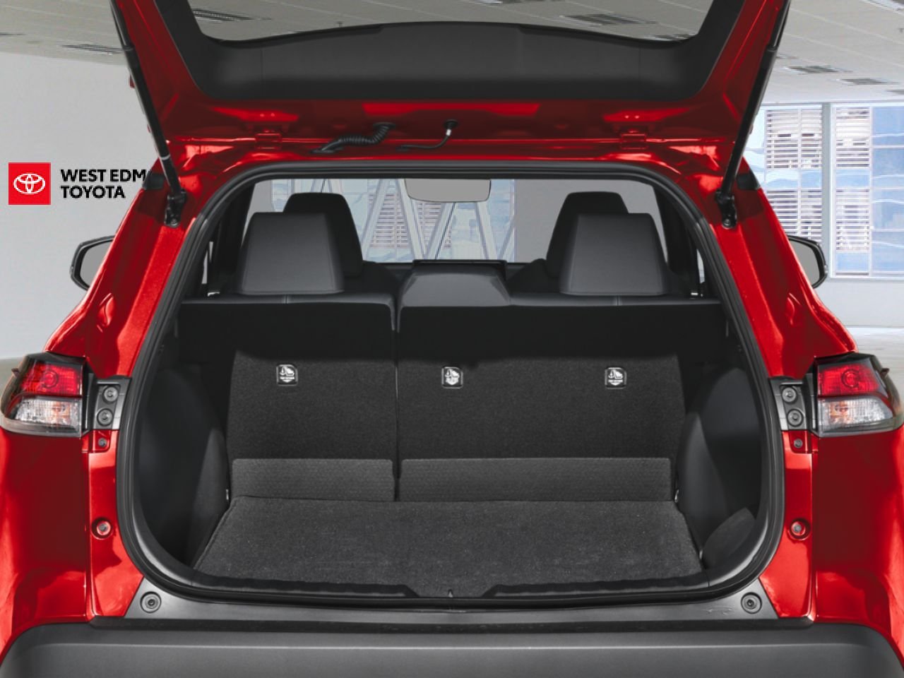 2026 Toyota Corolla Cross 2601871 | Hybrid SE Celestite Edmonton - photo #5