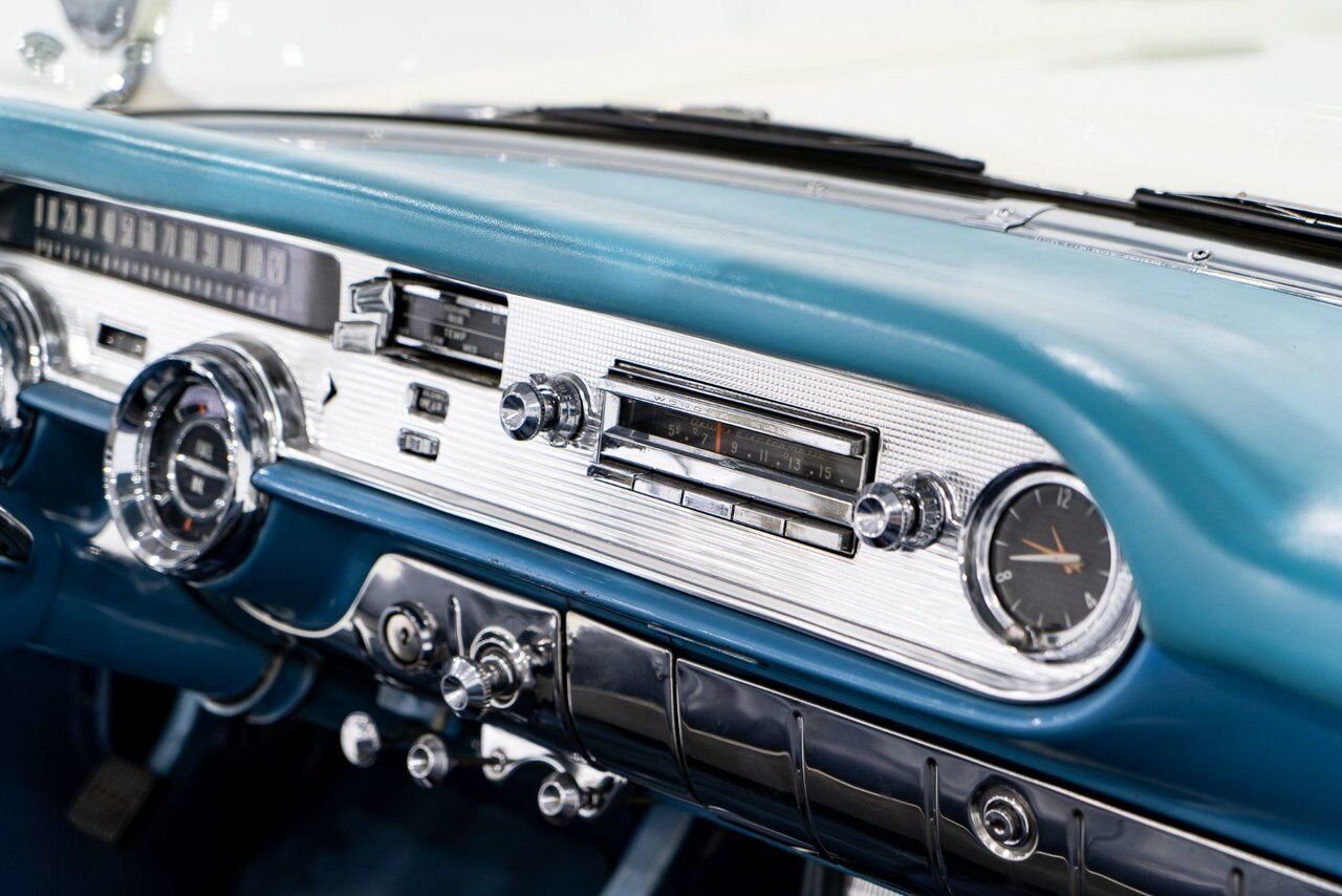 1957 Pontiac Bonneville *PRICE IN USD* Fuel injected 347/315HP 1 of 630 produced White Montreal - photo #8