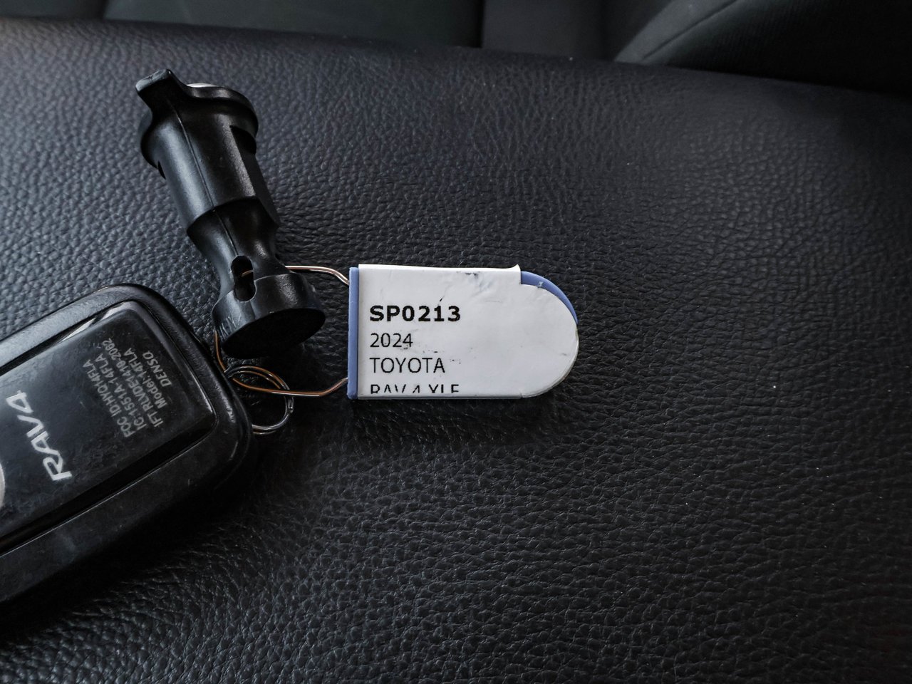 2024 Toyota RAV4 XLE AWD White Sherwood Park - photo #28