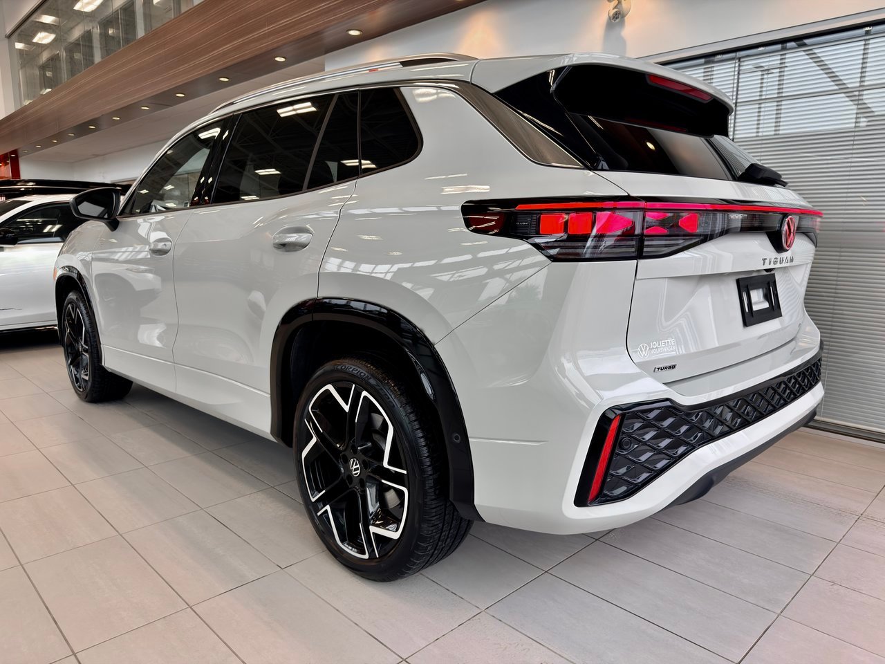 Volkswagen Tiguan 2026 Gris Notre-Dame-des-Prairies - photo #8