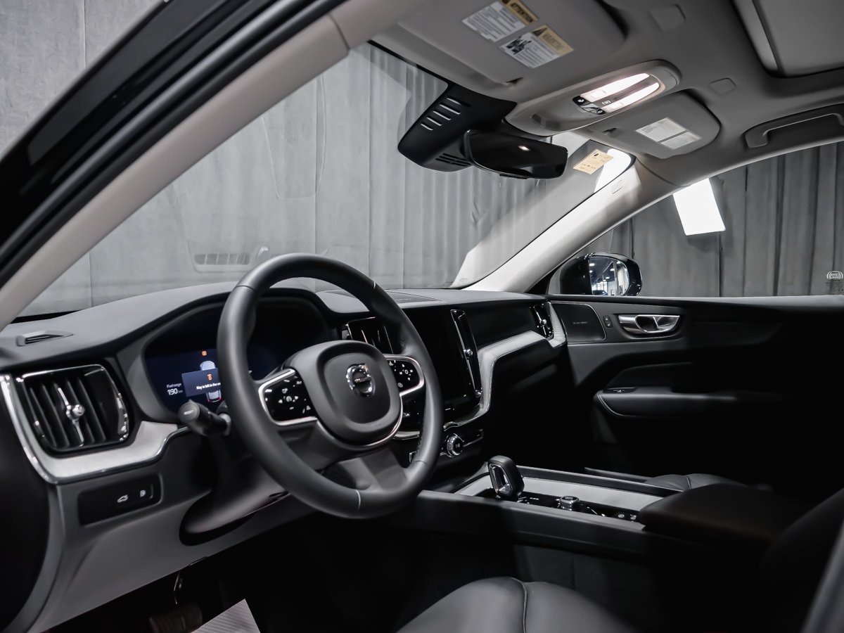 2025 Volvo XC60 Plug-In Hybrid T8 PLUS DARK CLIMATE HARMAN KARDON Black Montreal - photo #5